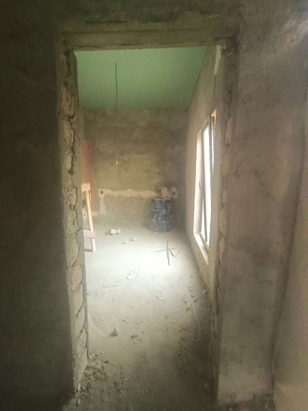 3 otaqlı, 78 kv. m, Təmirsiz