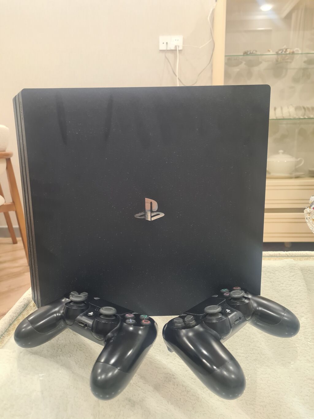 Sony PlayStation 4 Pro oyun konsolu Xüsusiyyətlər: - Model: PS4 Pro