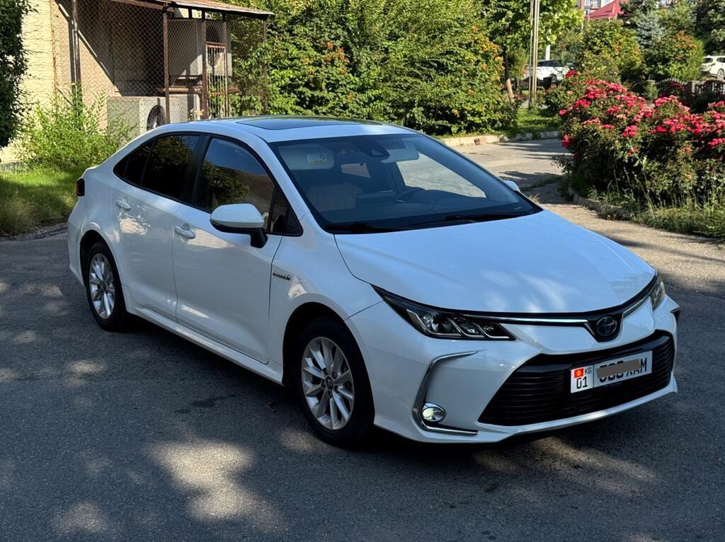 Toyota Corolla: 2022 г., 1.8 л, Вариатор, Гибрид, Седан: фото 3