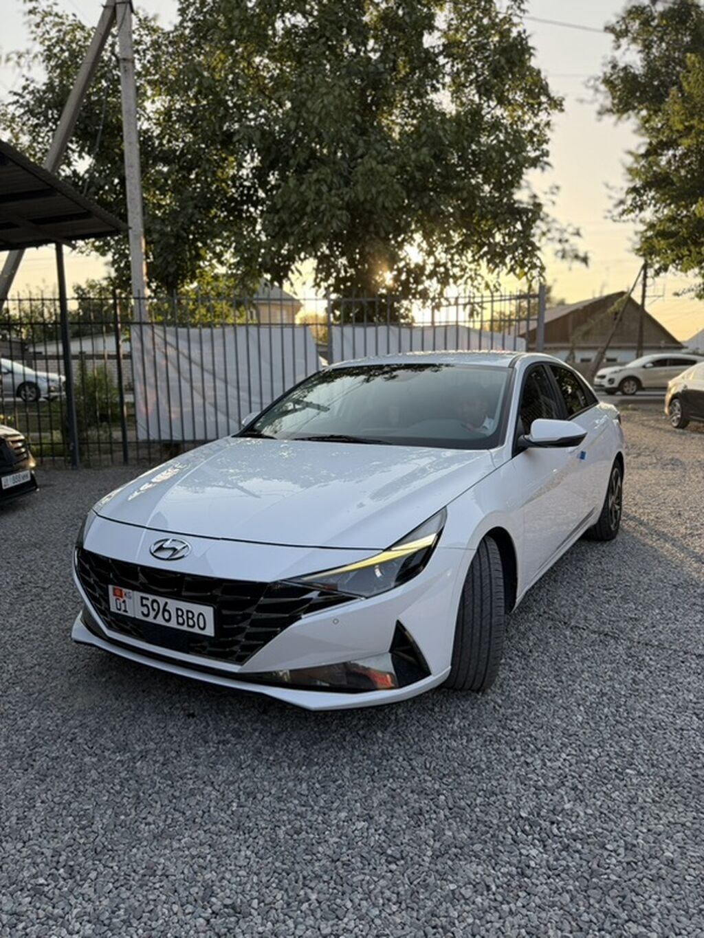 Hyundai Elantra: 2022 г., 1.6 л, Автомат, Гибрид, Седан: фото 2