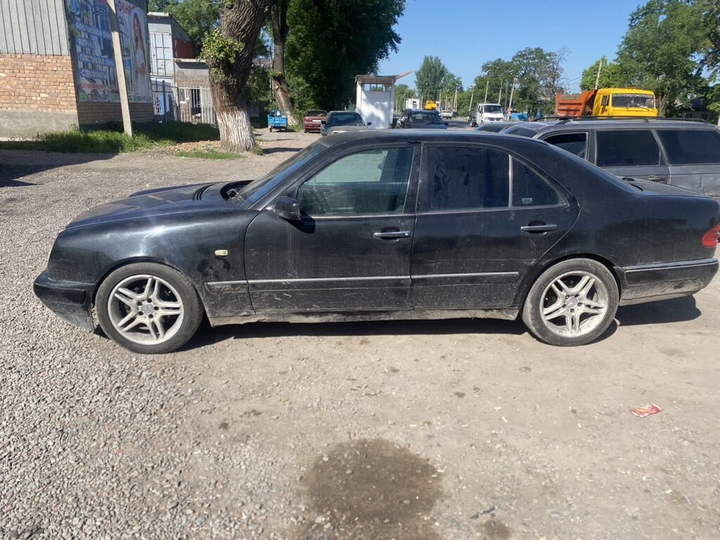 Mercedes-Benz E-Class: 1997 г., 2 л, Автомат, Бензин, Седан: фото 3