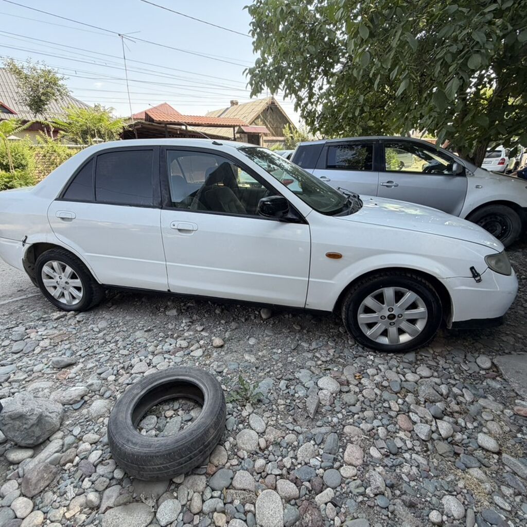 Mazda Familia: 2001 г., Седан: фото 2