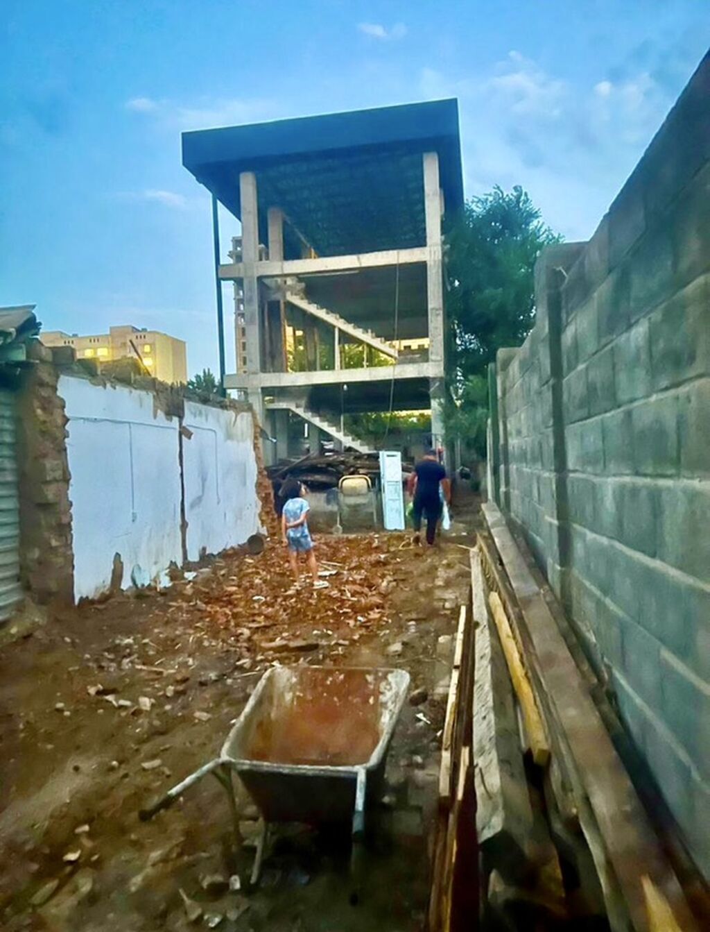Продается недостроенное здание с монолитным каркасом 3 этажа, 270м2: фото 4