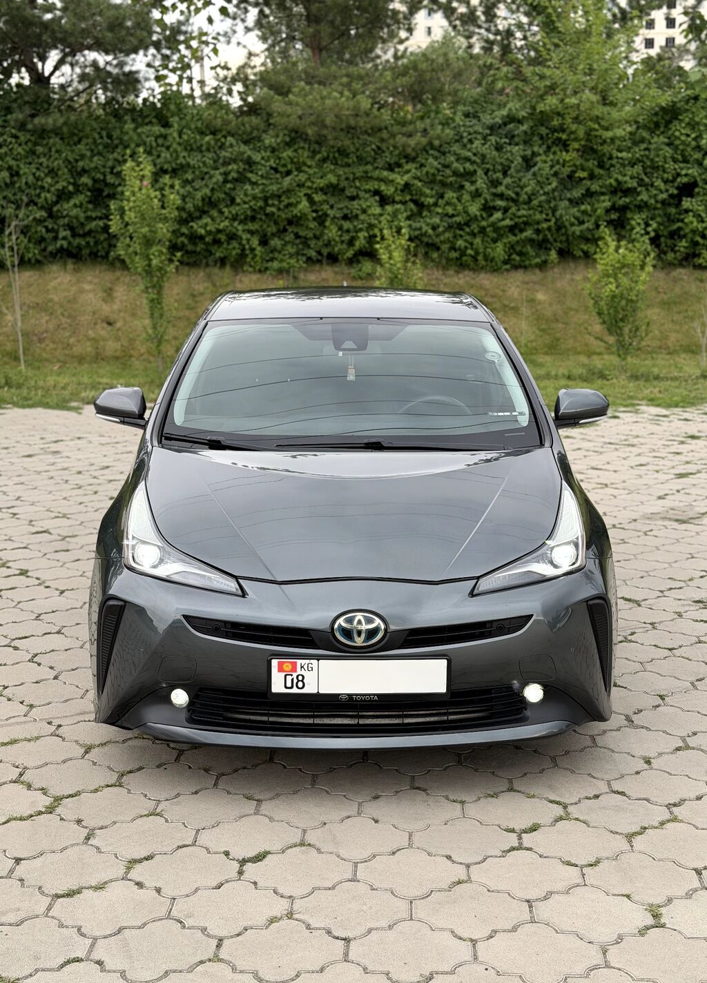 Toyota Prius: 2019 г., 1.8 л, Автомат, Гибрид, Хэтчбэк: фото 1