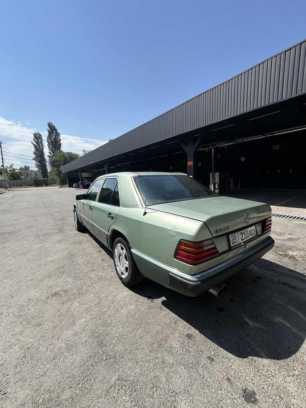 Mercedes-Benz W124: 1990 г., 2.3 л, Механика, Бензин, Седан: фото 2