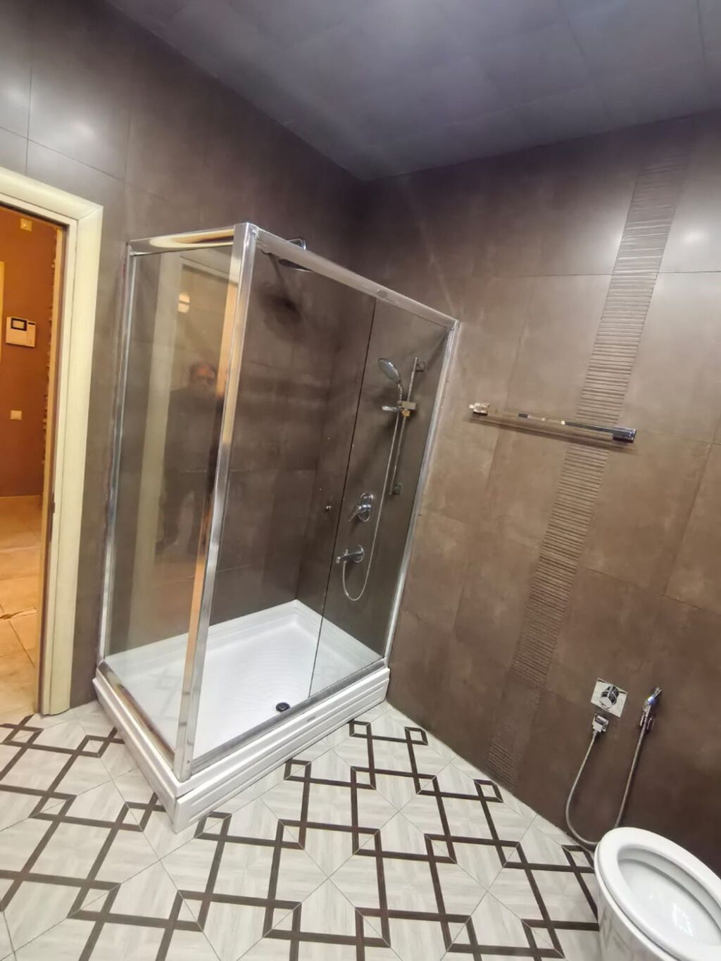 ✨ Tibb Universitetinin Yanında, "Avtoservis MTK"-da 195 m² 4 Otaqdan 3