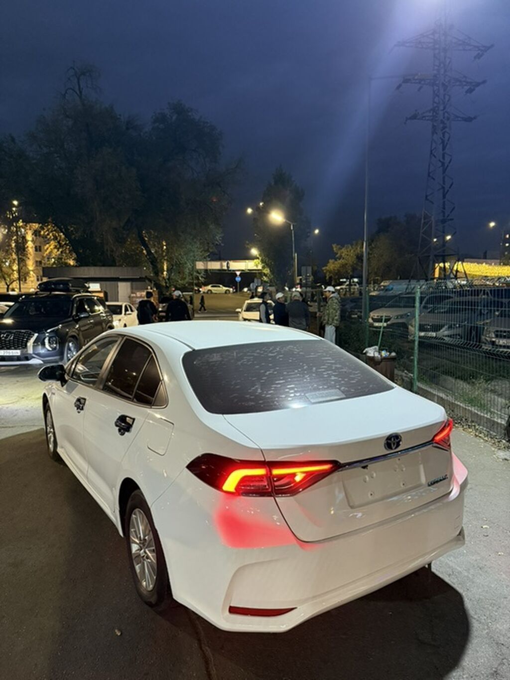 Toyota Corolla: 2019 г., 1.8 л, Вариатор, Гибрид, Седан: фото 5