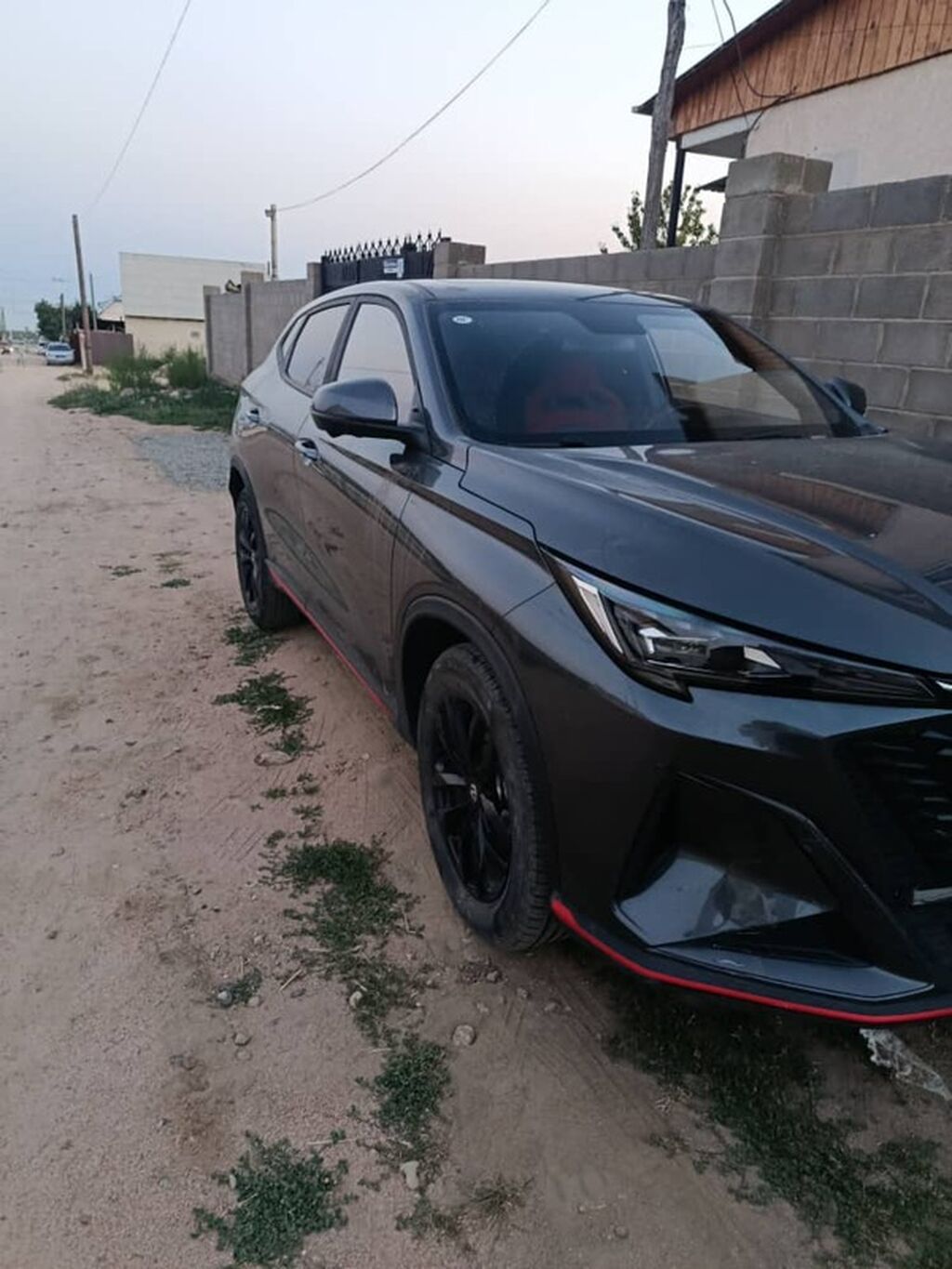 Срочно продаю или меняю. Автомобиль с ярким спортивным дизайном и: фото 3
