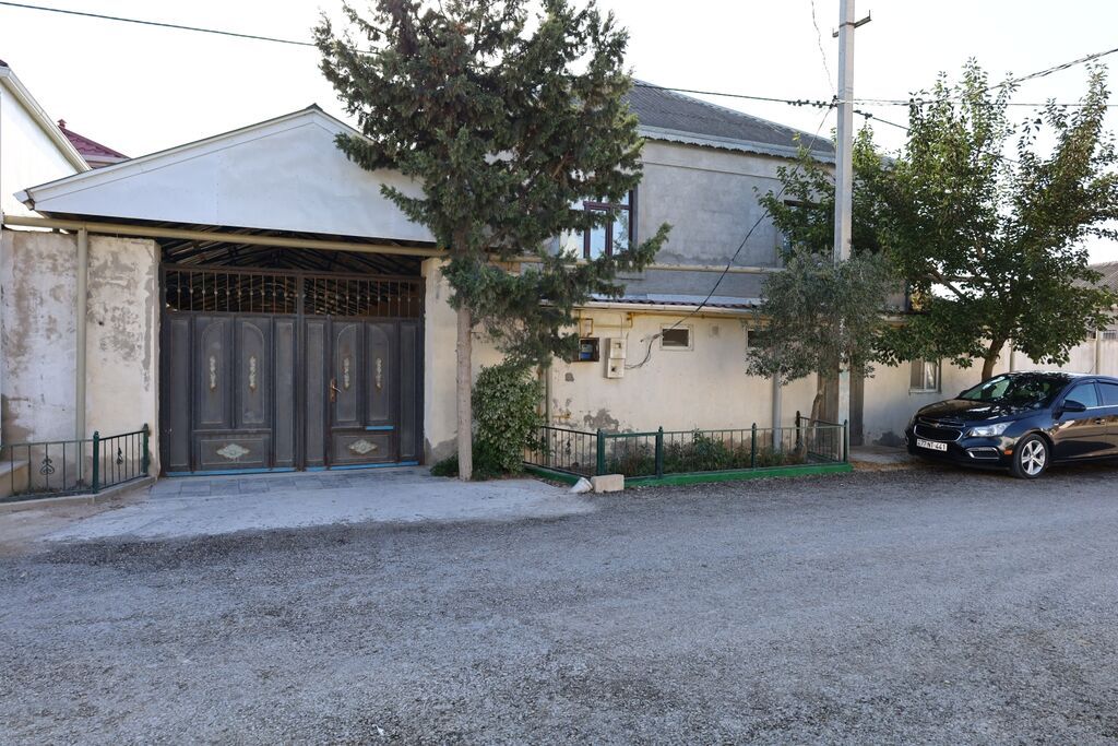 6 otaqlı, 300 kv. m, Orta təmir