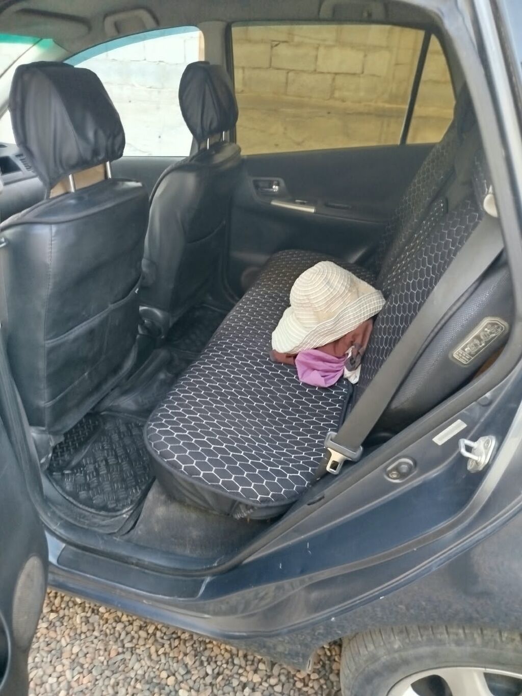 Toyota Corolla Verso: 2003 г., 1.6 л, Механика, Бензин, Универсал: фото 4