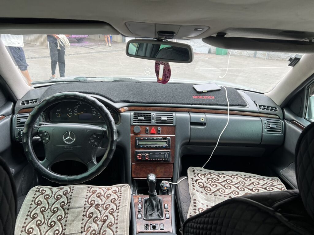 Mercedes-Benz E-Class: 2000 г., 2 л, Механика, Бензин, Седан: фото 5