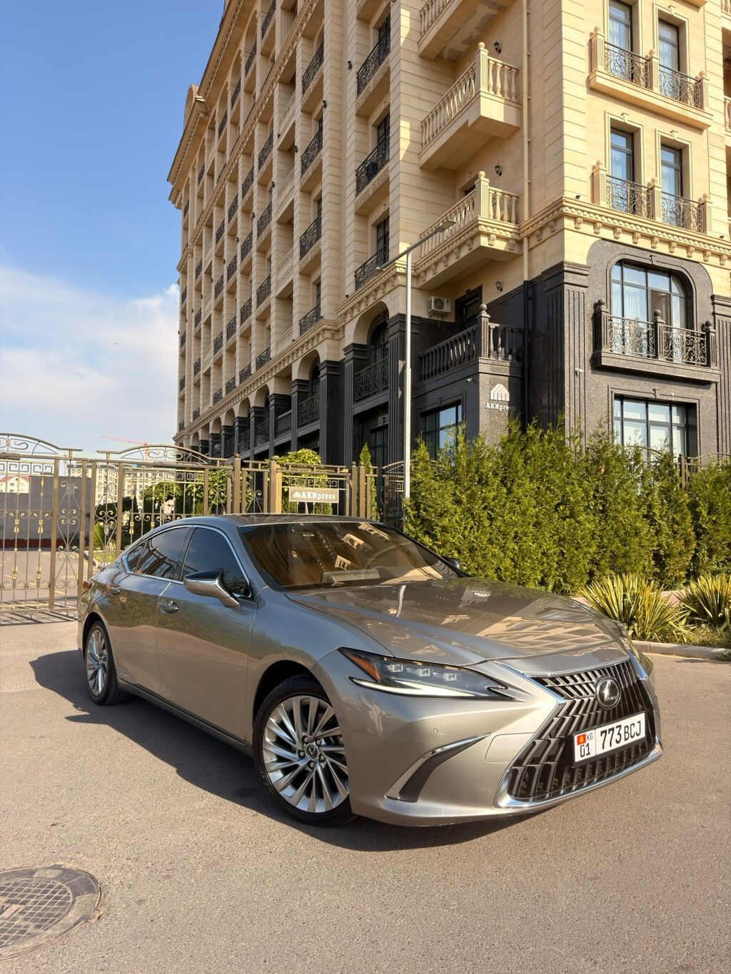 Lexus ES: 2023 г., Гибрид, Седан: фото 3