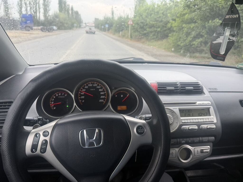 Honda Jazz: 2008 г., 1.4 л, Автомат, Бензин, Хэтчбэк: фото 4