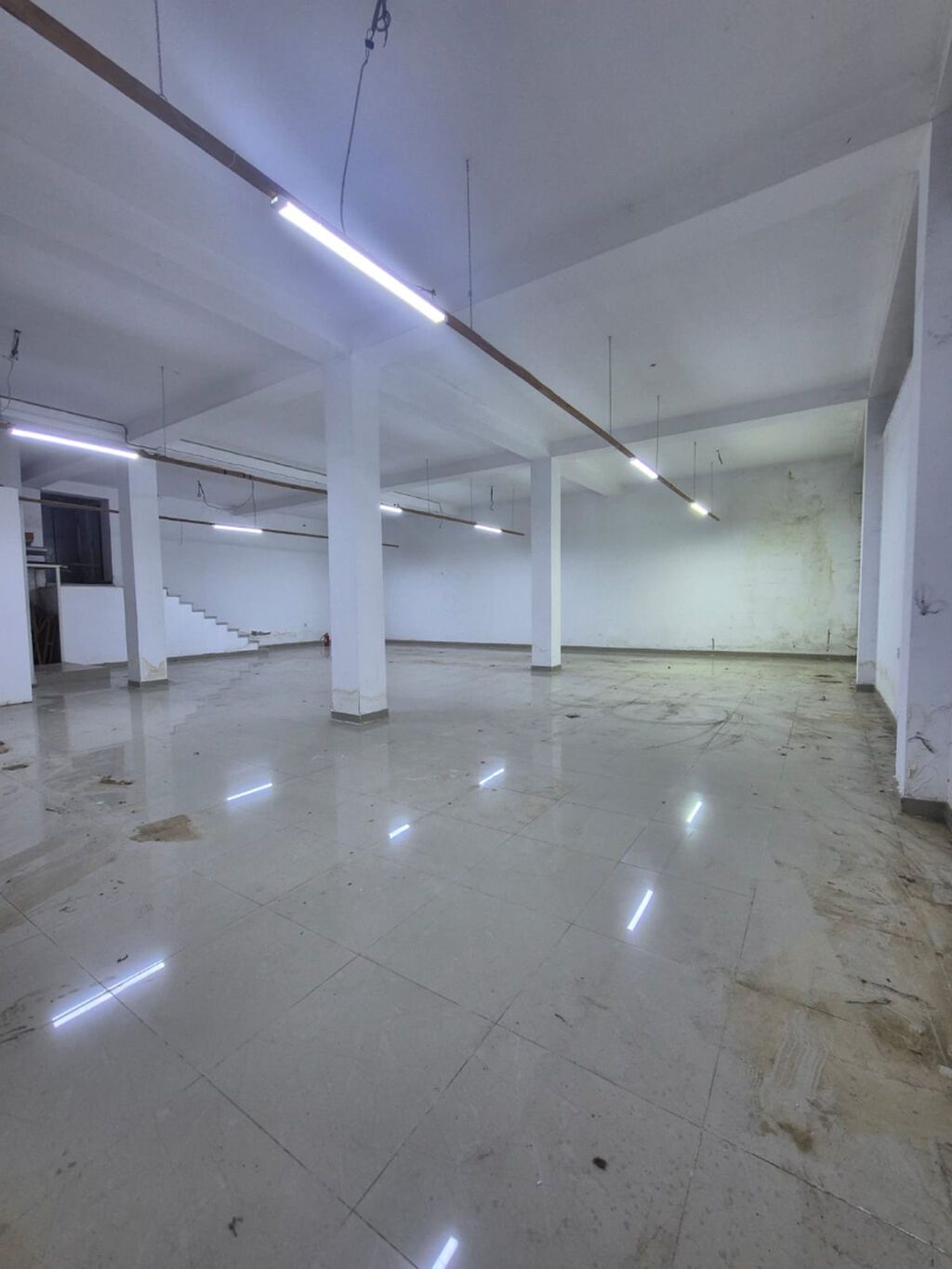 ƏHMƏDLİ METROSUNA PİYADA MƏSAFƏDƏ — 4 MƏRTƏBƏLİ 1.140 M² KOMMERSİYA