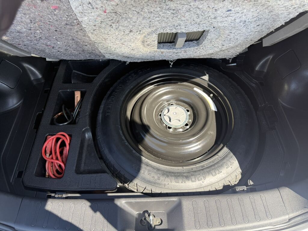 Nissan Juke: 2013 г., 1.6 л, Автомат, Бензин, Кроссовер: фото 8