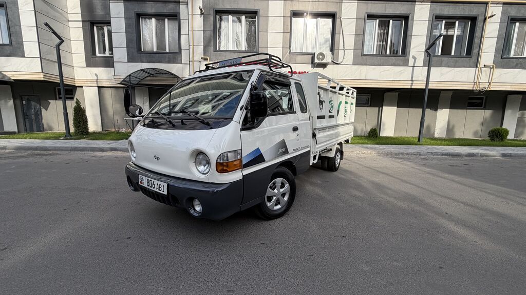 Hyundai Porter: 2003 г., 2.6 л, Механика, Универсал: фото 3