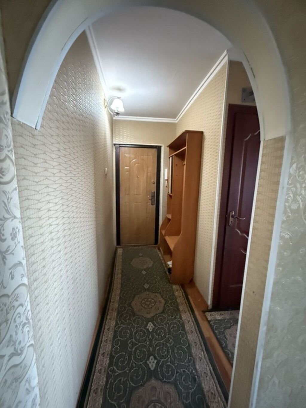 3 комнаты, 58 м², 1000 мелочей (Карпинка) 104 серия, 4 этаж: фото 1