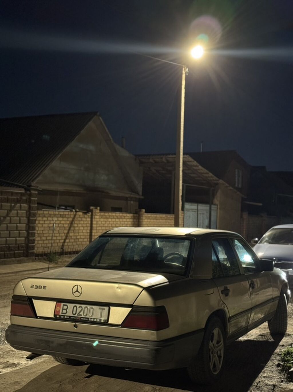 Mercedes-Benz W124: 1987 г., 2.3 л, Механика, Бензин, Седан: фото 2