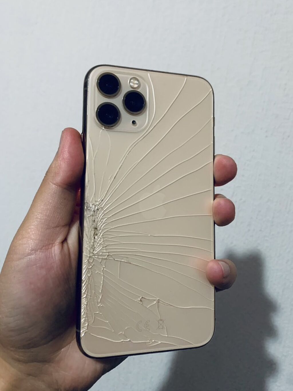IPhone 11 Pro, Б/у, 64 ГБ, Золотой, Защитное стекло, Чехол, 72 %: фото 2