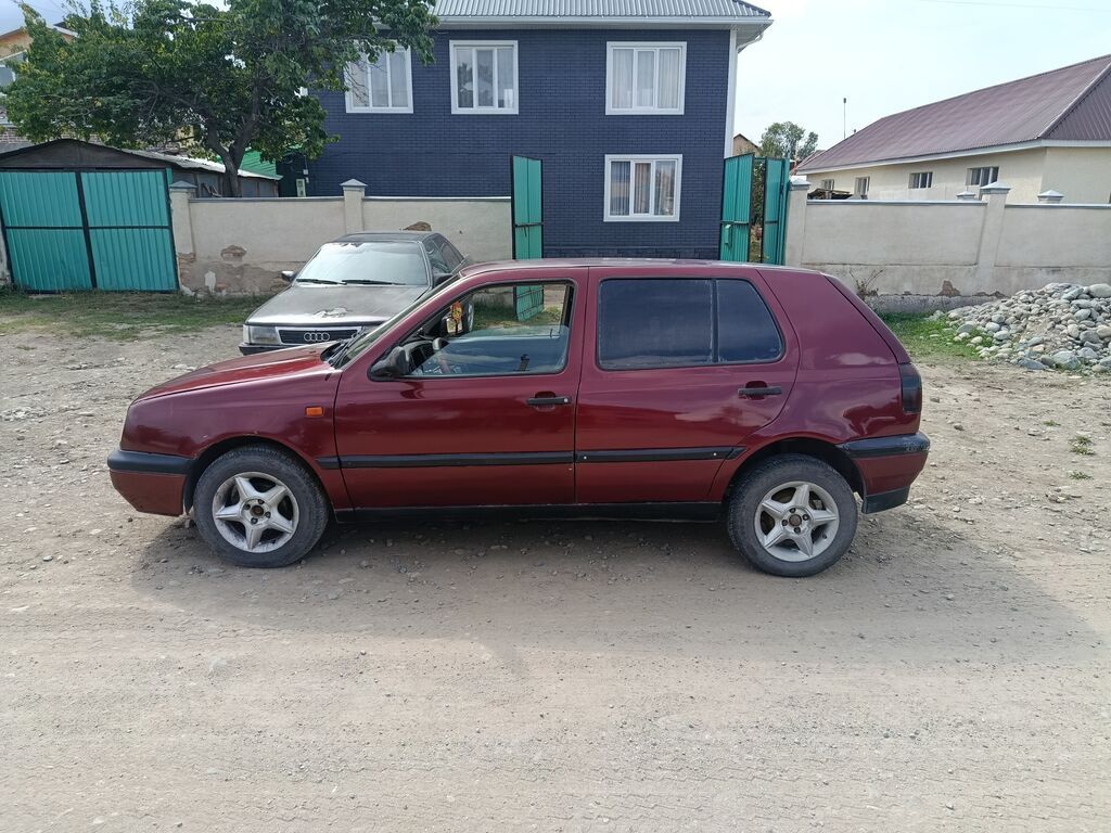 Volkswagen Golf: 1991 г., 1.8 л, Механика, Хэтчбэк: фото 1