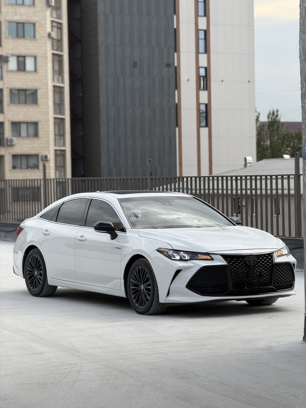 Toyota Avalon: 2018 г., 2.5 л, Автомат, Гибрид, Седан: фото 3