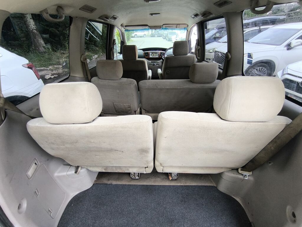 Toyota Noah: 2005 г., 2 л, Автомат, Бензин, Минивэн: фото 8