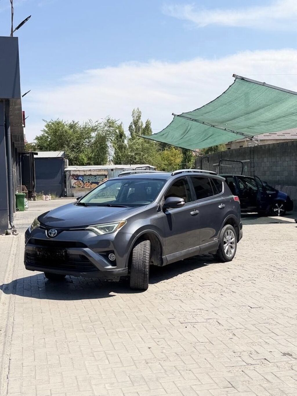 Toyota RAV4: 2017 г., 2.5 л, Автомат, Гибрид, Кроссовер: фото 2