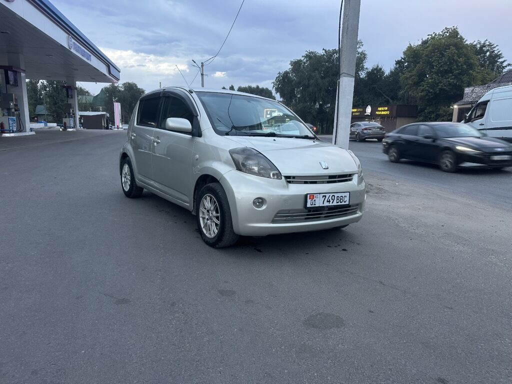 Toyota Passo: 2004 г., Автомат, Бензин, Хэтчбэк: фото 2