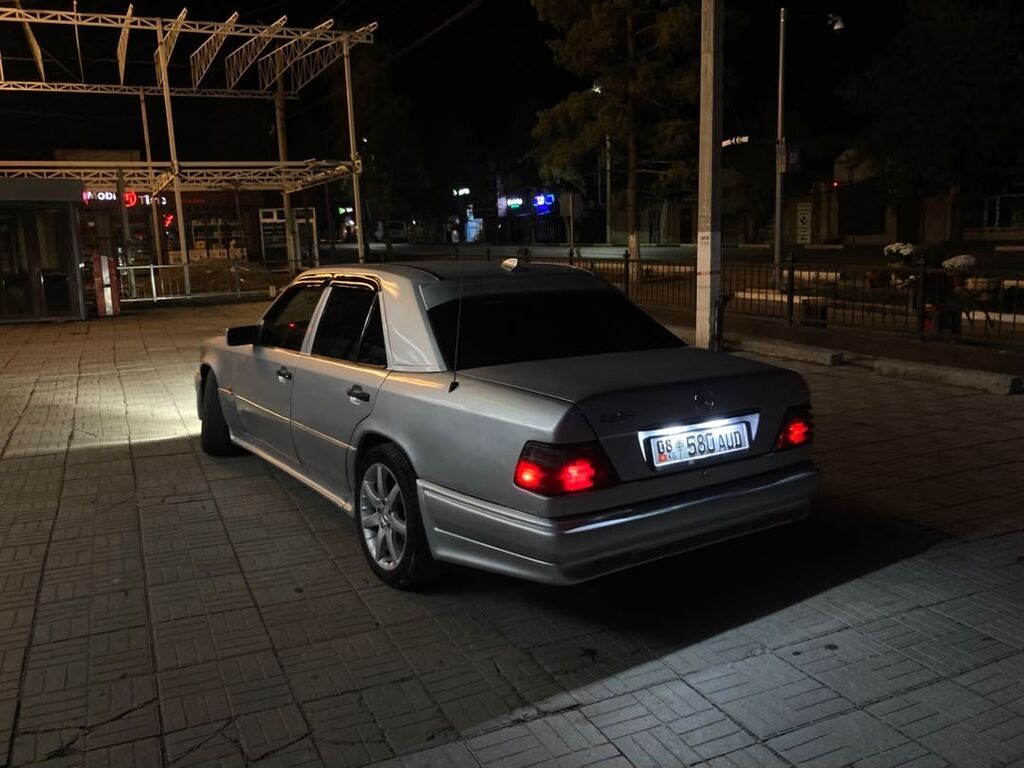 Mercedes-Benz W124: 1994 г., 2.2 л, Механика, Бензин, Седан: фото 2