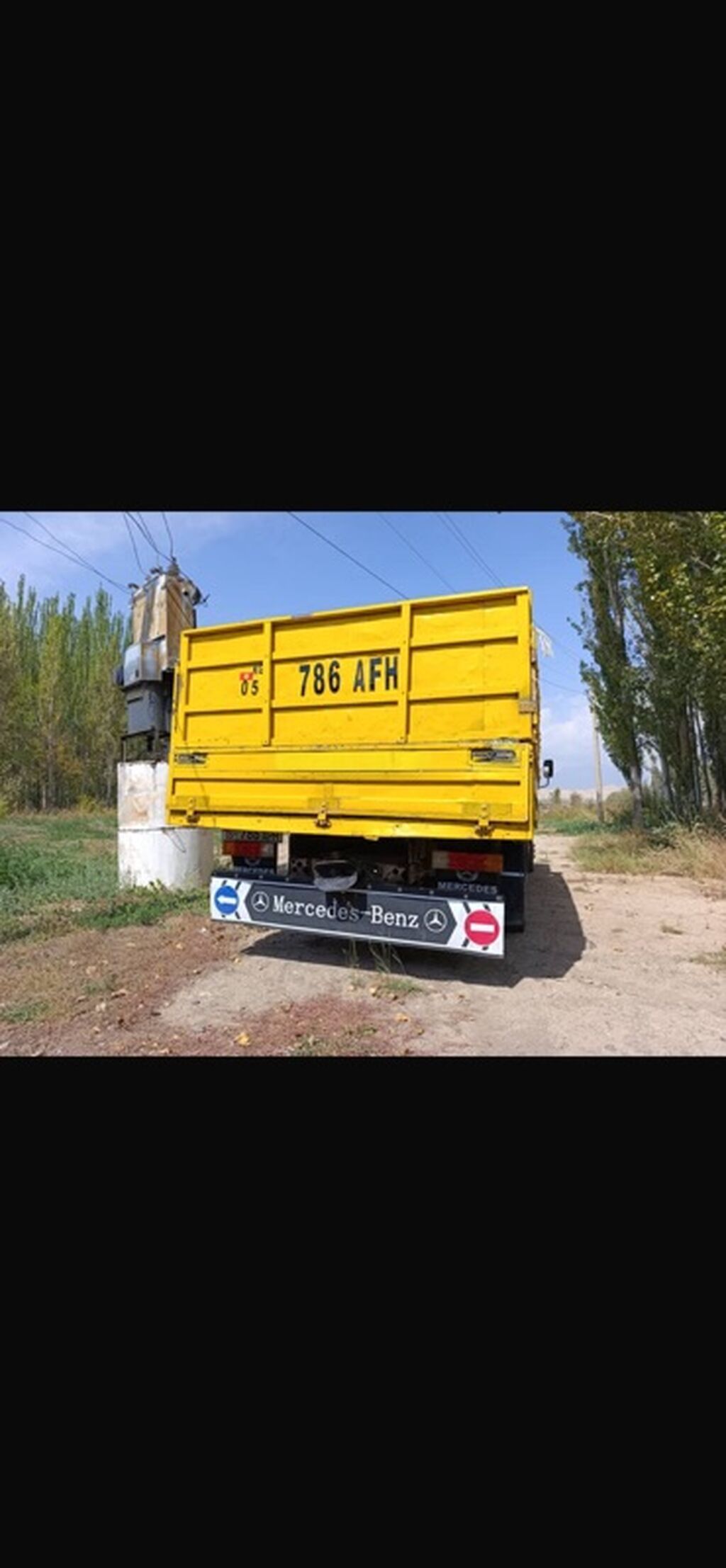 Грузовой бортовой автомобиль Mercedes-Benz (желтый), двойная кабина: фото 4