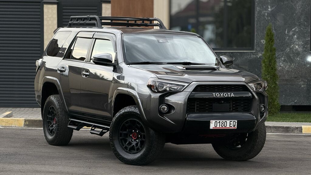 Toyota 4Runner: 2022 г., 4 л, Автомат, Бензин, Внедорожник: фото 3