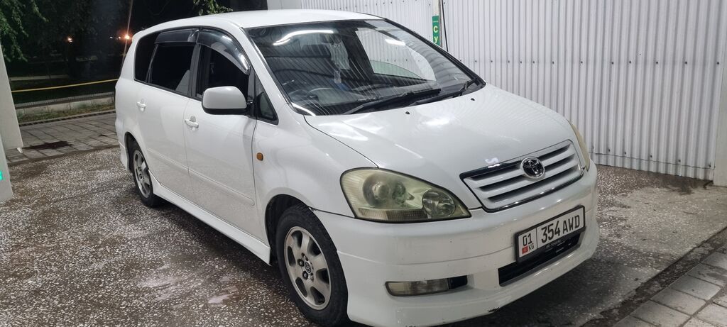 Toyota Ipsum: 2002 г., 2.4 л, Автомат, Бензин, Минивэн: фото 2