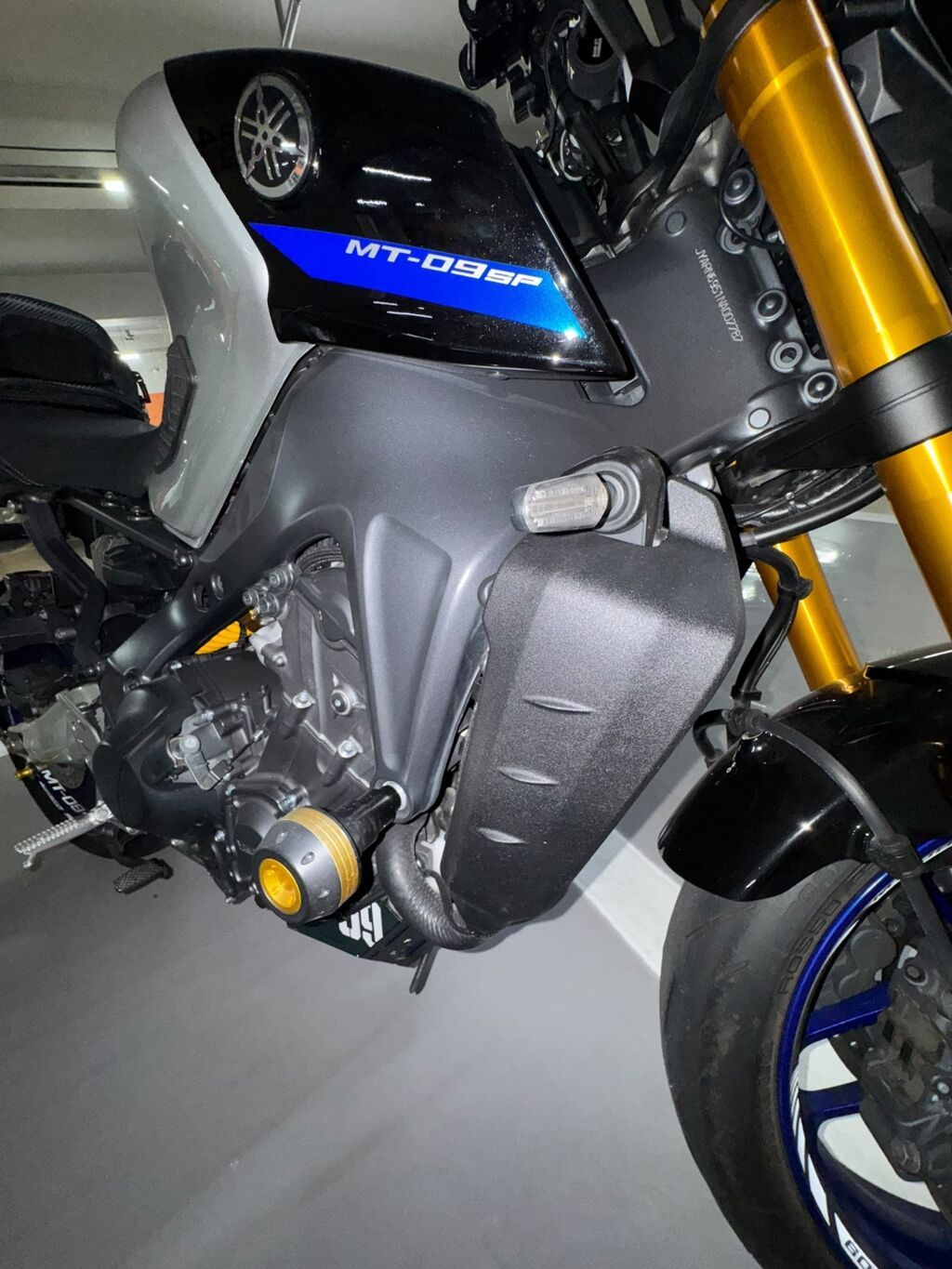 Yamaha MT‑09 SP (поколение с USD-вилкой золотого цвета) - Класс: фото 6
