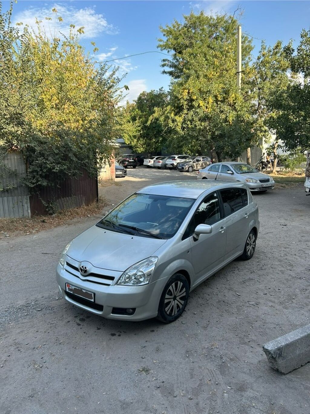 Toyota Corolla Verso: 2004 г., 1.8 л, Робот, Бензин, Хэтчбэк: фото 2