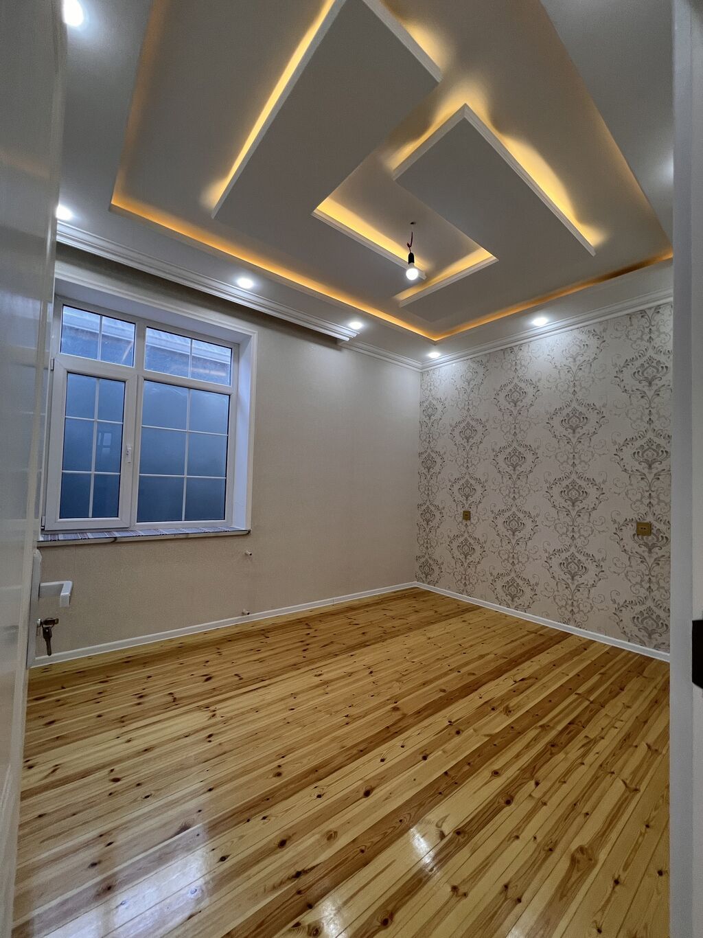 Binəqədi qəs. 6 otaqlı, 160 kv. m