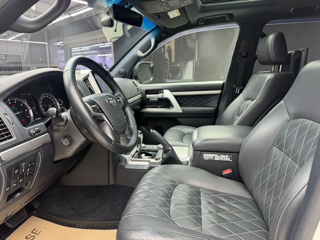 Toyota Land Cruiser: 2018 г., 4.6 л, Автомат, Бензин, Внедорожник: фото 8