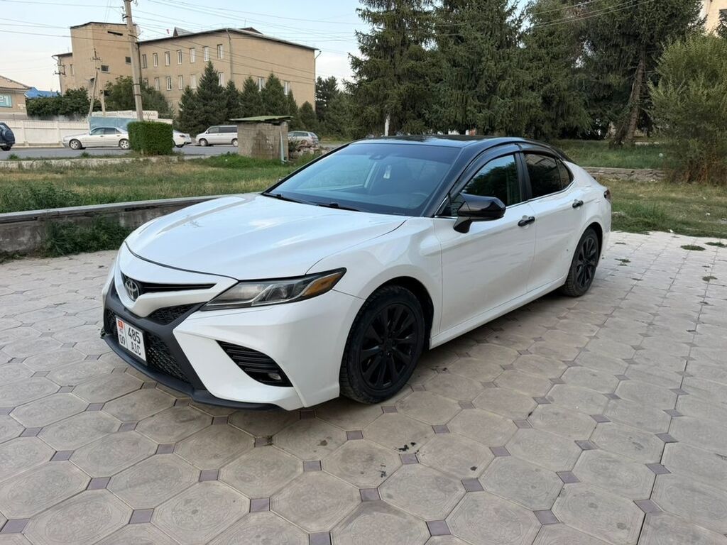Toyota Camry: 2018 г., 2.5 л, Автомат, Бензин, Седан: фото 2