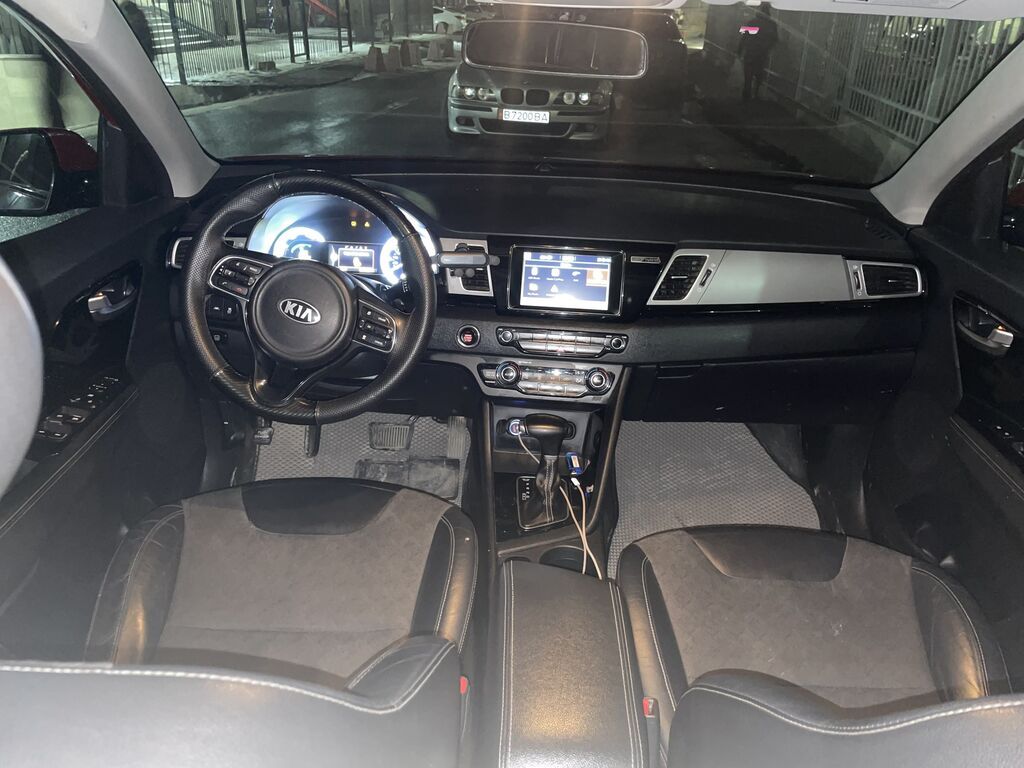 Kia Niro: 2017 г., 1.6 л, Автомат, Гибрид, Кроссовер: фото 6