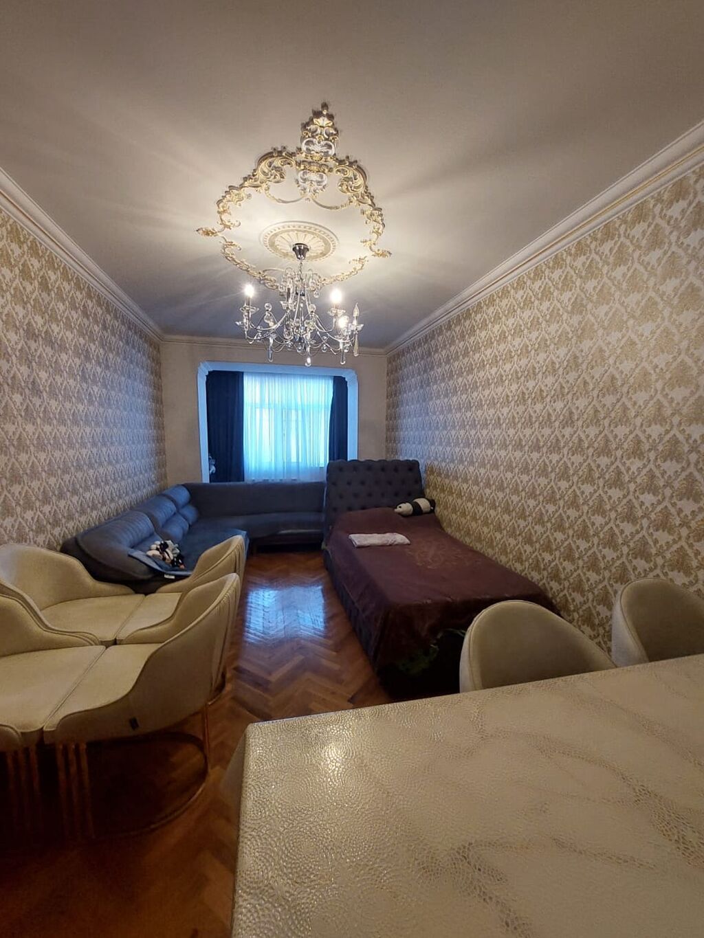 Bakı, Bakıxanov qəs., 4 otaqlı, Köhnə tikili, m. Neftçilər, 100 kv. m