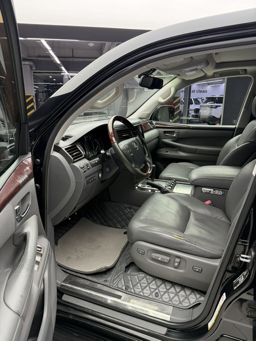 Lexus LX: 2008 г., 5.7 л, Автомат, Бензин, Внедорожник: фото 8