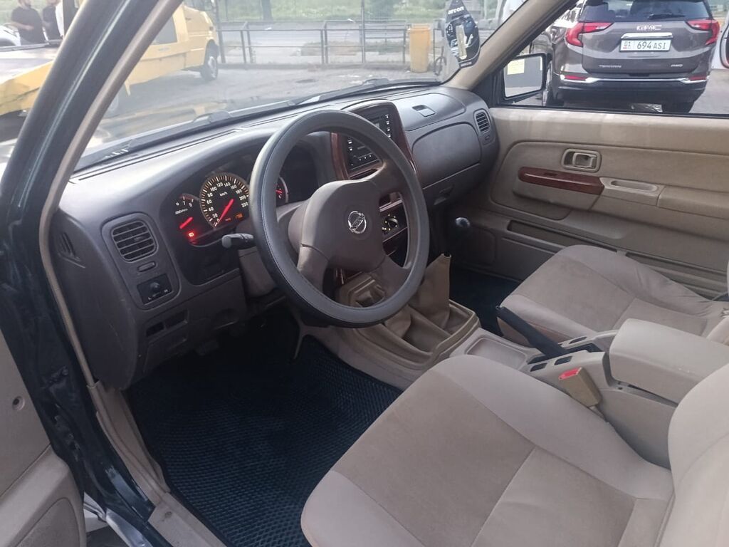 Nissan Navara: 2015 г., 2.4 л, Механика, Бензин, Пикап: фото 6