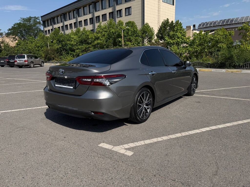 Toyota Camry: 2022 г., 2.5 л, Автомат, Гибрид, Седан: фото 5