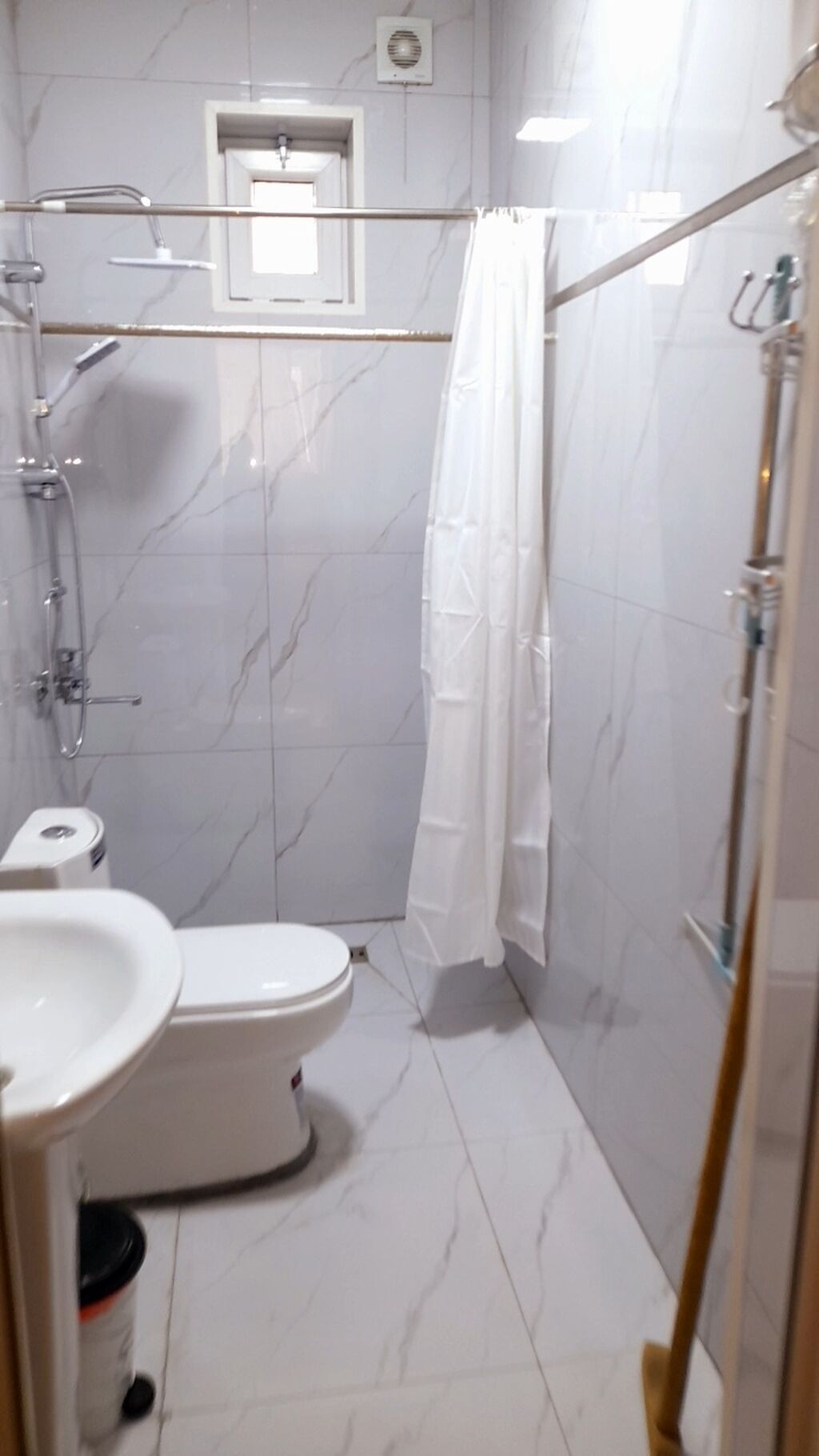 MİNGƏÇEVİRDƏ EMBAVOD MEBELİN YANINDA Kirayə üçün həyət evi var