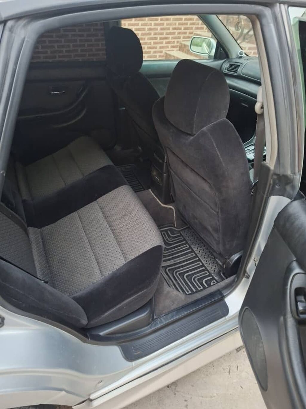 Subaru Legacy: 2001 г., 2 л, Бензин, Седан: фото 7