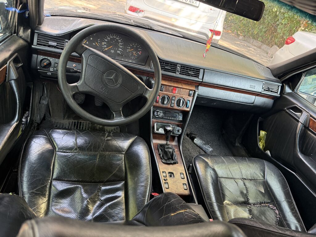 Mercedes-Benz W124: 1993 г., 2.8 л, Механика, Бензин, Седан: фото 5