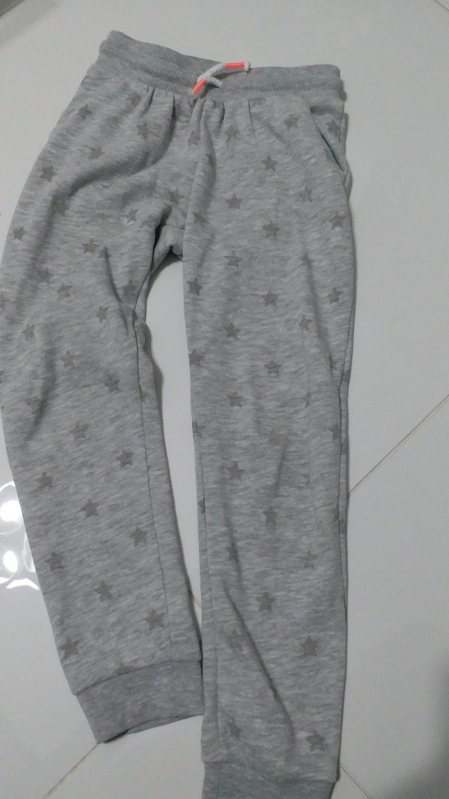 Dečije Farmerke i Pantalone: Donji deo trenerke
H&M 122 za 6 do 7 godina na lalafo.rs Donji deo trenerke
H&M 122 za 6 do 7 godina - Vrsac