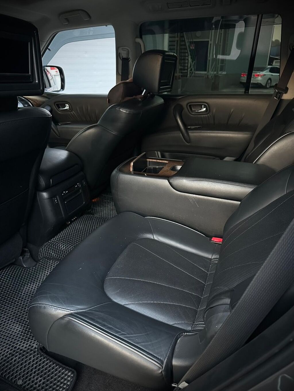 Infiniti QX56: 2012 г., 5.6 л, Автомат, Газ, Внедорожник: фото 4