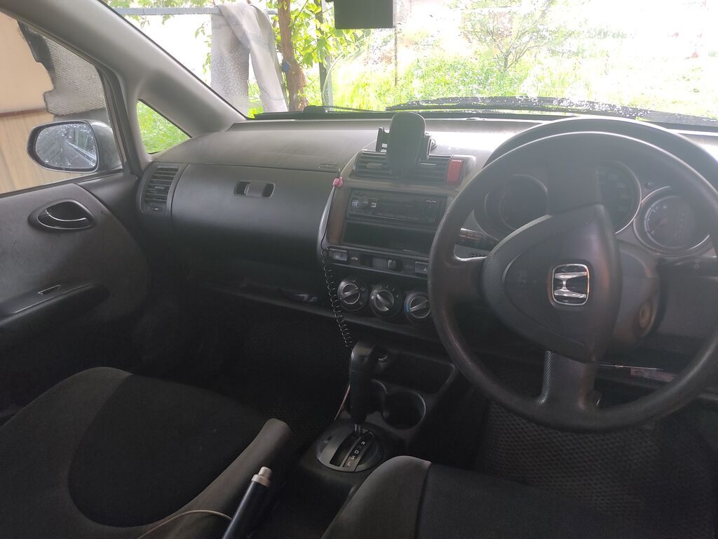 Honda Fit: 2003 г., Автомат, Бензин, Хэтчбэк — фото 6