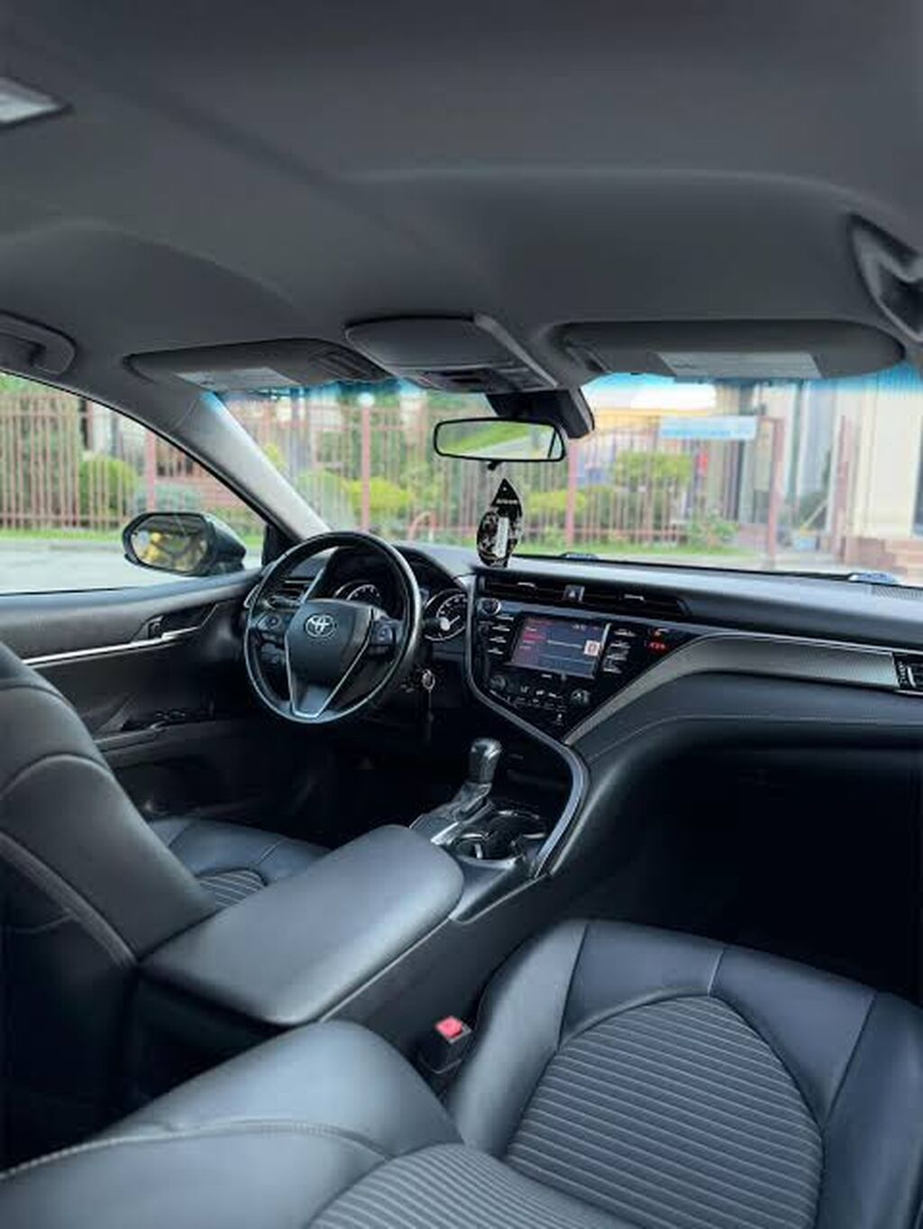 Toyota Camry: 2020 г., 2.5 л, Автомат, Бензин, Седан: фото 3