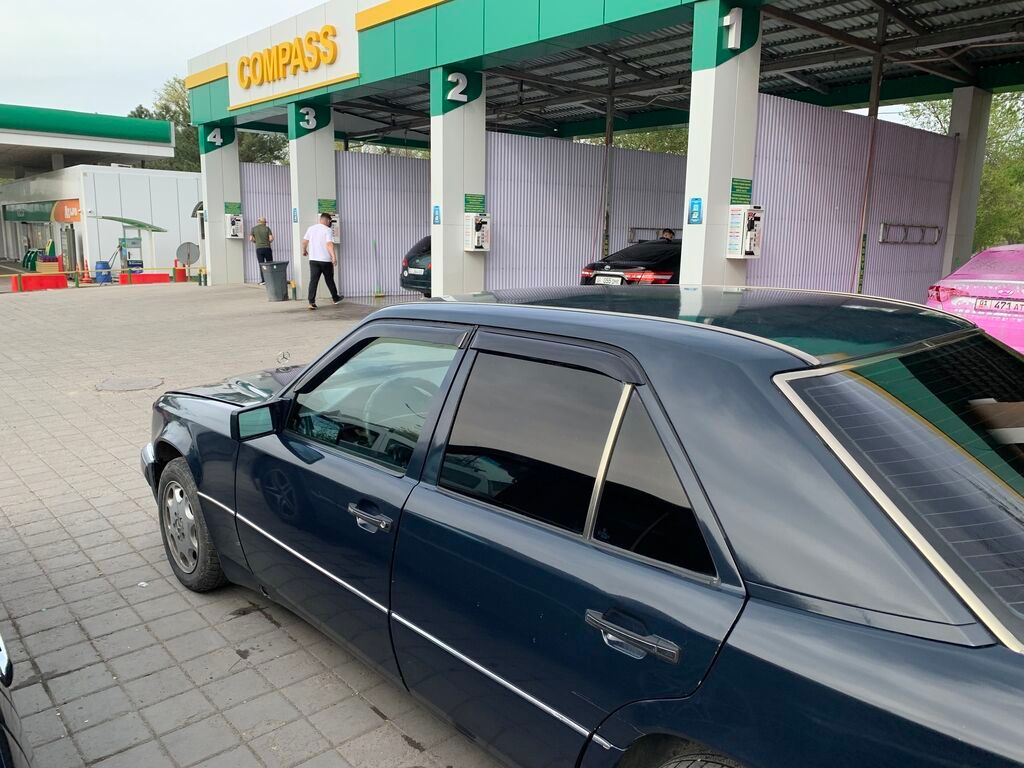 Mercedes-Benz E-Class: 1993 г., 2.2 л, Автомат, Бензин, Седан: фото 6
